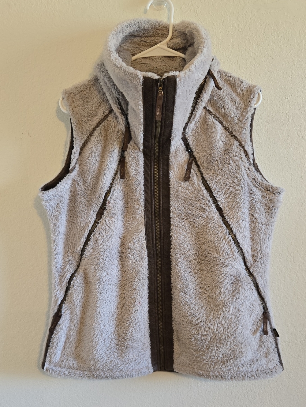 Kuhl Light Gray Sherpa Fleece Vest with Brown Trim - Large